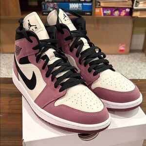 Air Jordan 1 Mid LIGHT MULBERRY Sz 11 W / 9.5 M